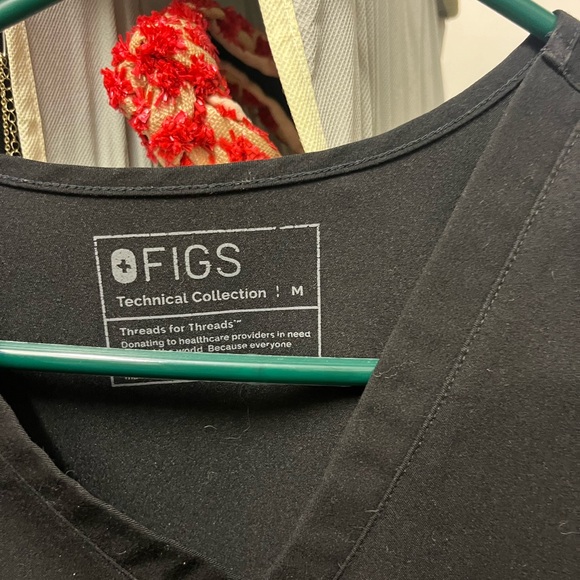 Women’s Figs One Pocket Scrub Top - Picture 2 of 2